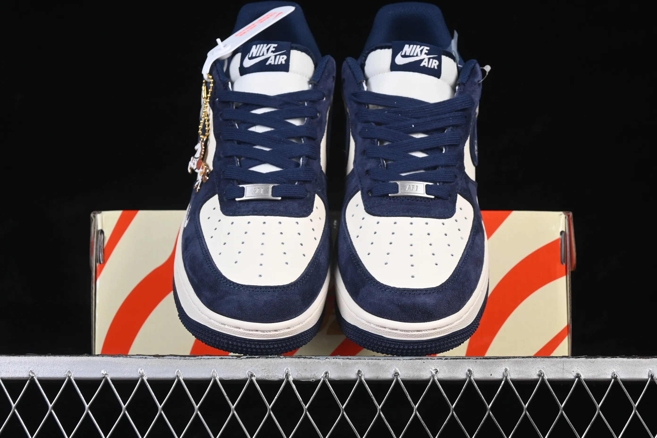 All categories Nk Air Force 1 Air Force series Nk Air Force 1 Low Air Force low-top Nike Air Force 1'07 Low Year of the Horse limited edition Navy blue Prancing Horse Air Force 1 low-top casual sneakers XD0028-013
